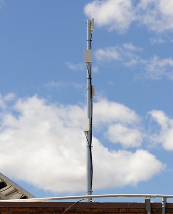 D621 radios on dual mast pole